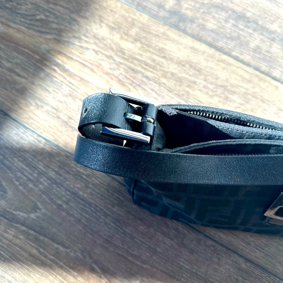 SOLD‼️Fendi Vintage Baguette Shoulder Bag Black - Picture 8 of 12